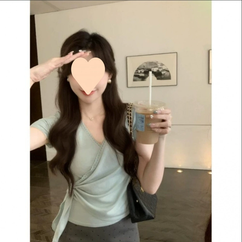 Корейская кружевная рубашка с короткими рукавами и перекрестным воротником для женщин, летняя новая стильная рубашка с ремешком на талии, топ нестандартной формы