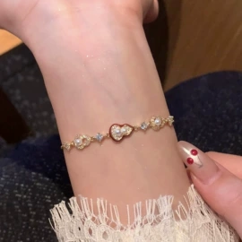 项链;耳钉;手链