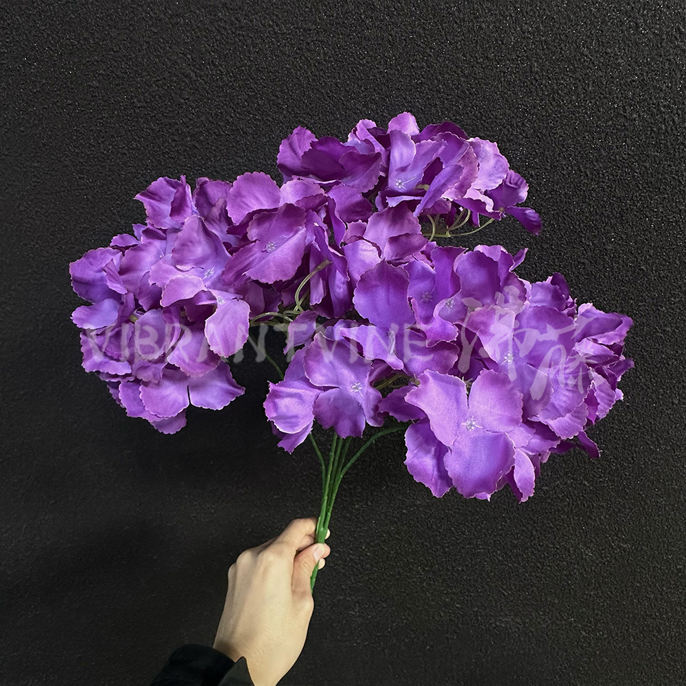 Ramo de hortensias de 5 cabezas de color morado oscuro