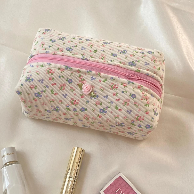 现货时尚女生护肤品收纳包大容量洗漱用品化妆包粘小玫瑰花化妆包|undefined