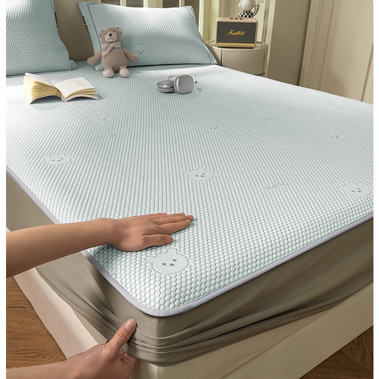 2025 nueva estera de guisantes de hielo, cojín fresco de verano, cama suave, seda de hielo, dormitorio de estudiantes, juego de tres piezas individual