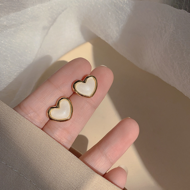 Pendientes de perlas, pendientes de estilo caliente, lujo ligero, pendientes simples de celebridades de Internet, accesorios de Yiwu, venta al por mayor