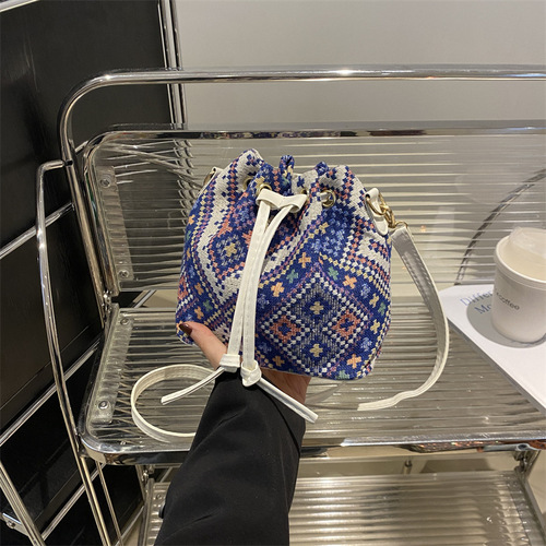 Cross-border popular women's 2025 new stylish ethnic Feng Shui bucket bag, versatile texture commuting shoulder and cross-body bag