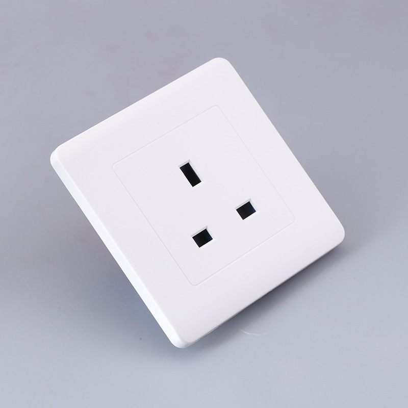 13A enchufe triangular de orificio cuadrado estándar británico paneles de enchufe de pared de estilo Hong Kong núcleo de cobre blanco británico exclusivo transfronterizo