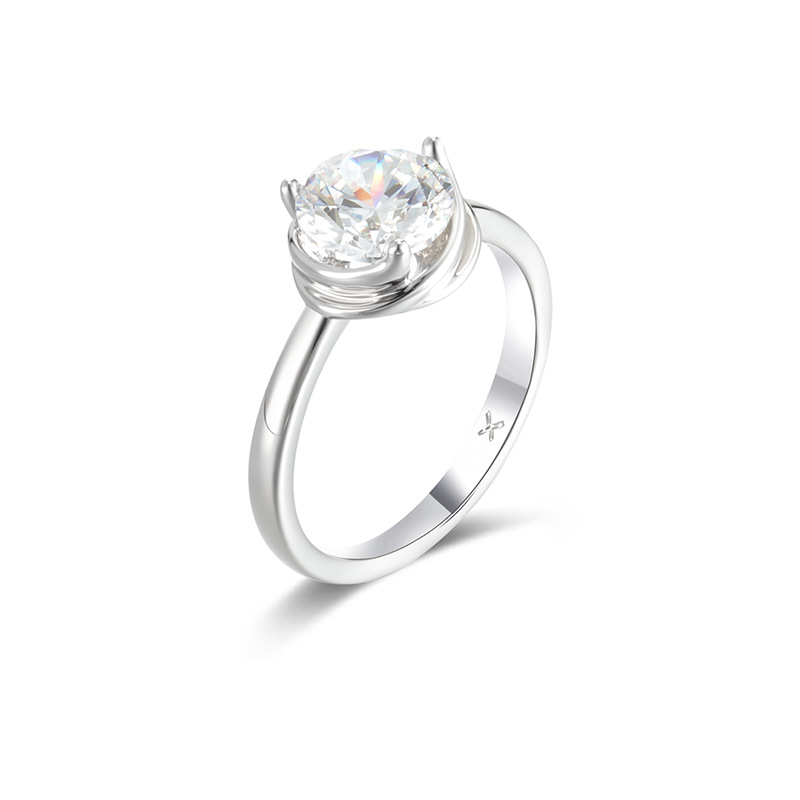 Xuping estilo simple incrustado de tres garras anillo de zircon único temperamento elegante para mujeres ligero lujoso anillo de boda fácil al por mayor
