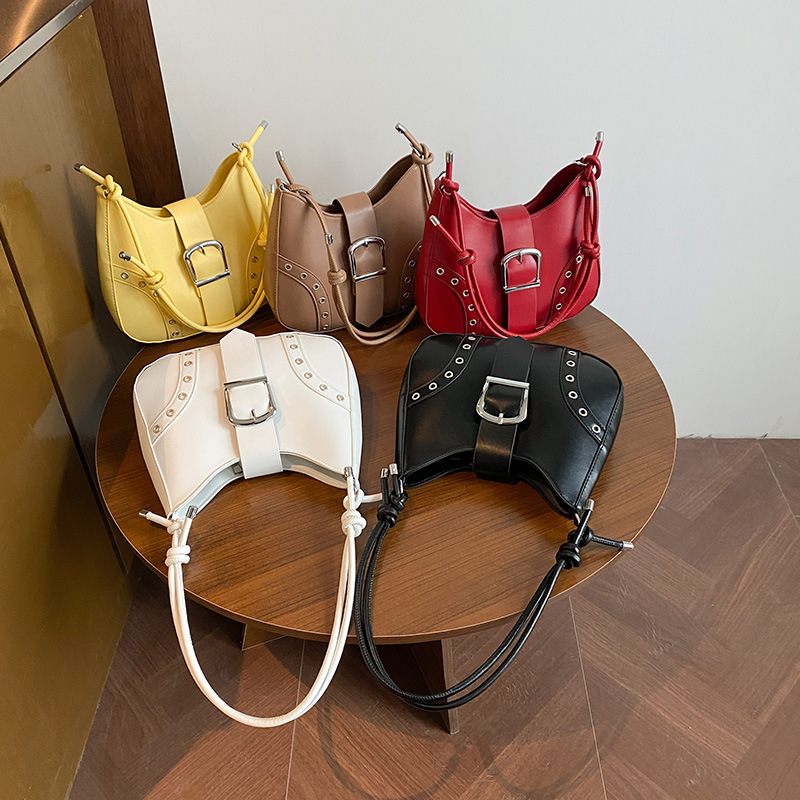 2025 nuevo bolso de verano bolso de axila mujer remache de alta gama moda de nicho bolso de hombro de todo fósforo