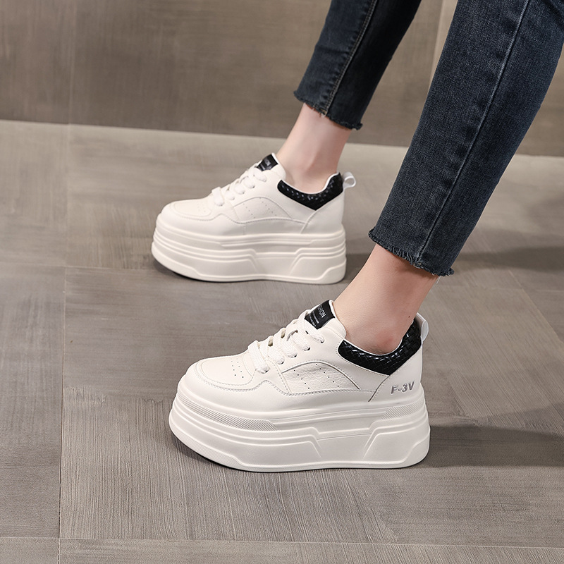 Giày sneaker nữ đế dày trắng đa năng HK9880 đế xuồng 8 cm — đen