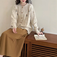 复古牛角扣花朵刺绣针织开衫女2025秋冬新款韩系宽松文艺毛衣外套