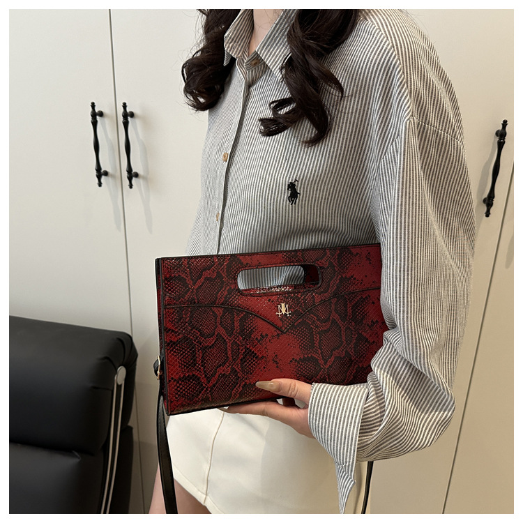 Women's Pu Leather Snakeskin Streetwear Sewing Thread Square Zipper Tote Bag display picture 6