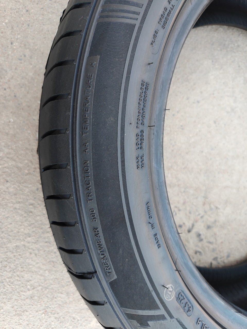 Brand New Tires 215/55Zr18 99W with Encore Trumpchi Gs4 Volkswagen Id3 Tires 215/55R18