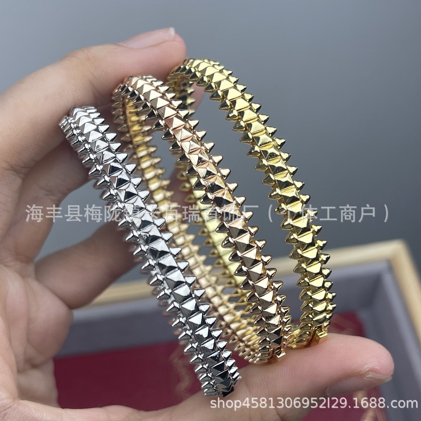 玫瑰金卡家柳钉珠边转动子弹头手镯欧美时尚男女情侣手环个性风潮