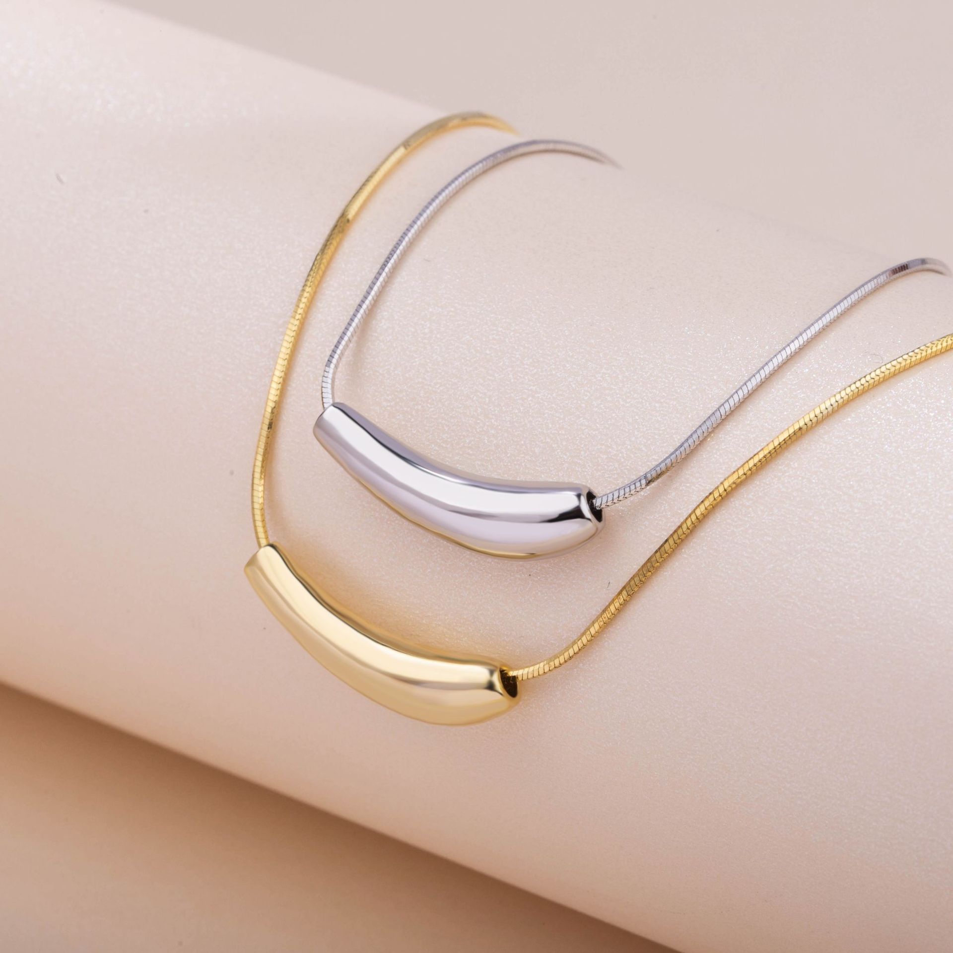 16g Weight Layered Necklaces, Necklace Classification Simple Style Solid Color Titanium Steel Plating Layered Necklaces Necklace 1 Piece