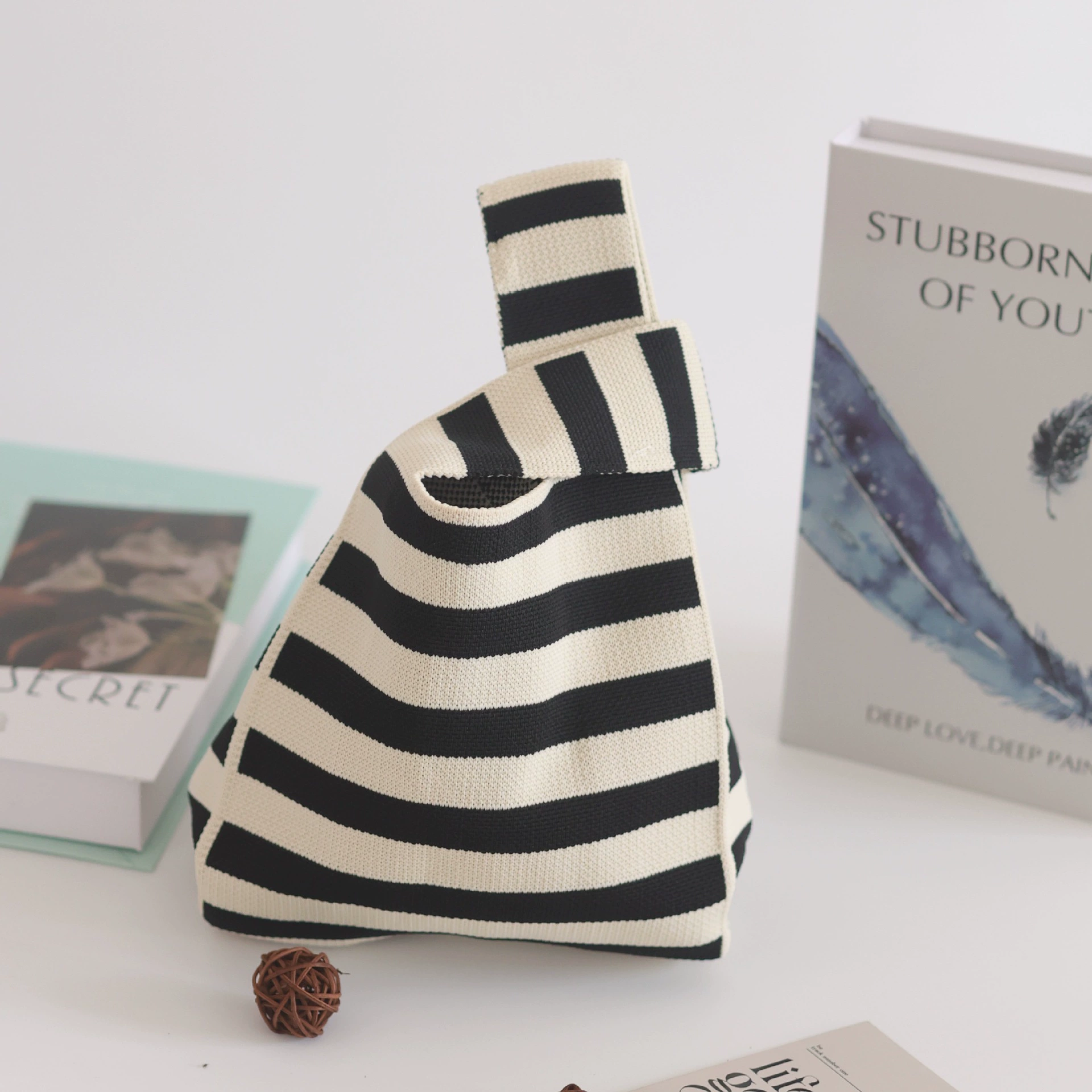 **Trendy Straw Shoulder Bag by 棉立坊 - Perfect for Fashion-Forward Internet Celebrities!**