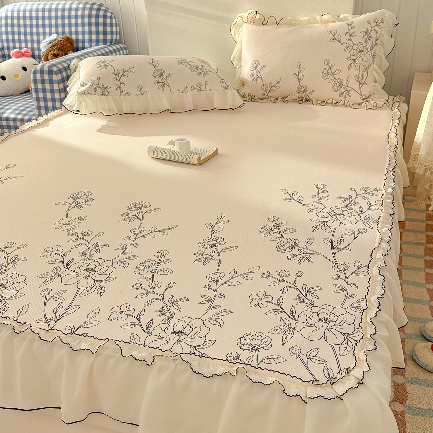 A clase de verano frío frijoles cama de frijoles falda de cama de cuatro piezas set lavable princesa aire acondicionado suave alfombra de seda de hielo