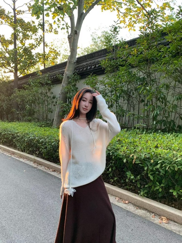 高品立体花朵毛衣羊绒蚕丝仙气上衣女云朵触感纯色针织衫毛衣秋冬|undefined