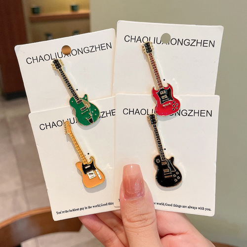 Retro enamel electric guitar brooch personalized musical instrument pin pipa violin metal badge clothing bag accessories