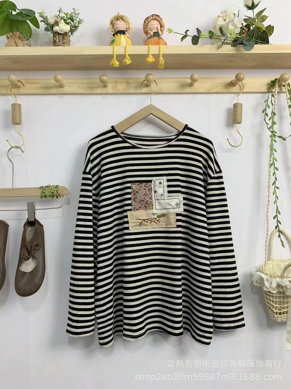 823434森の女性の色合わせの漫画のストライプのゆったりした長袖のtシャツの女性の早秋の新型の怠惰で快適な底の小さいシャツ|undefined