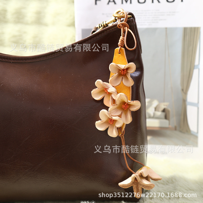 European and American Style New Fashion Designer Leather Valentine's Day Flower Keychain Cute Bag Pendant High-End European and American Style New Fashion Designer Leather Valentine's Day Flower Keychain Cute Bag Pendant High-End
