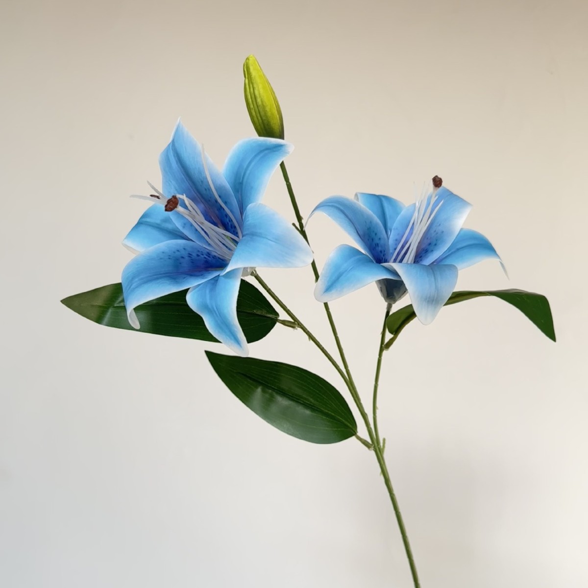 Película Lily flor artificial flor falsa decoración de la sala de estar flor de seda arreglo floral de boda decoración de interiores accesorios de fotografía