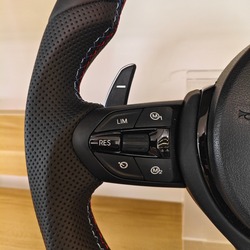 Suitable for BMW E chassis E60, specially modified to upgrade from old to new, T-shaped perforated leather Black Warrior steering wheel assembly