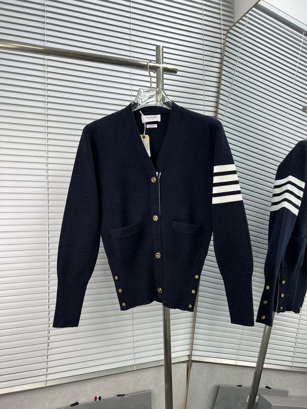 【TB】工場直販 高品質秋冬カレッジ風4本ストライプ長袖Vネックレディースカーディガンセーター|undefined