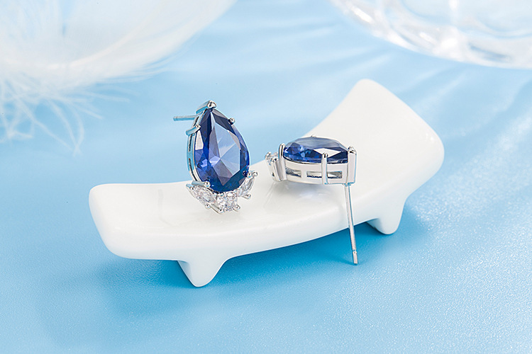 Glam Water Droplets Copper Inlay Zircon Ear Studs 1 Pair