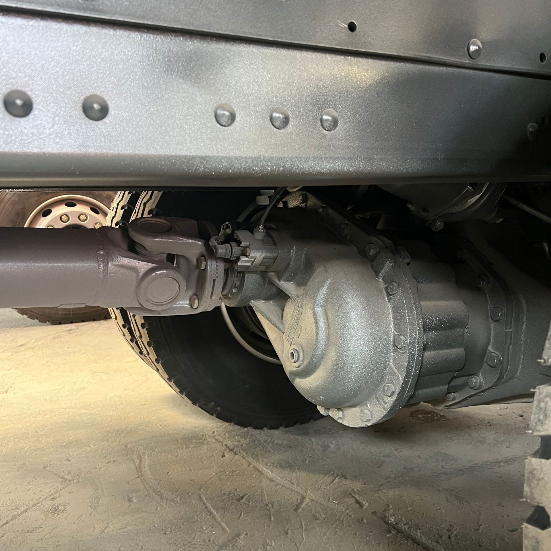 Supply of refurbished Sinotruk HOWO rear eight-wheel dump heavy-duty trucks and rear-tipping soil transport vehicles for Africa and Central Asia