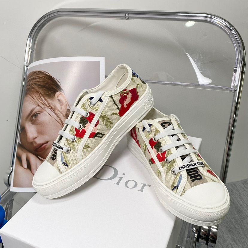 Hong Kong retro primavera y verano nuevo D casa gruesa zapatos de lona bordados 2025 letras correa de zapatos de plantilla universal para mujeres