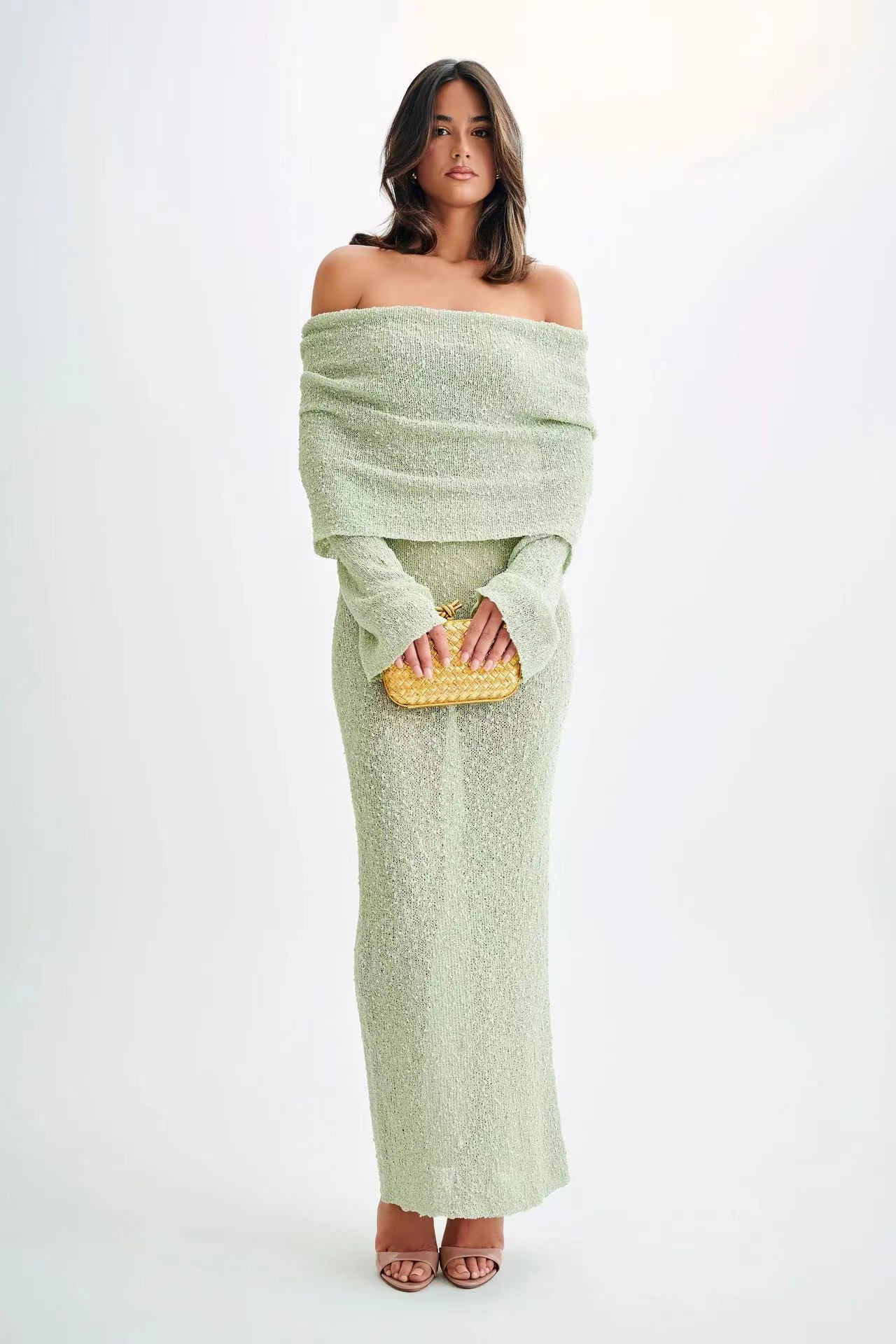 Robe longue à manches longues en maille, épaules dénudées, style français, idéale pour le commerce extérieur transfrontalier (2026)._voghion.com