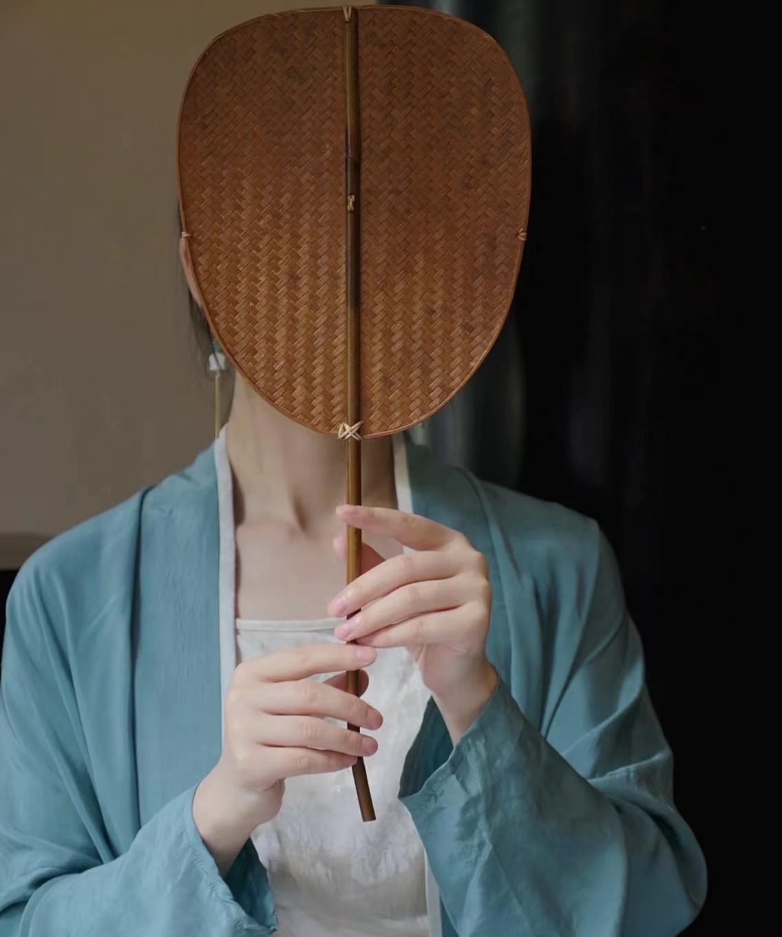 Ventilador tejido de bambú hecho a mano Ventilador tejido de bambú estilo retro chino ventilador tejido de bambú de pintura grande ventilador redondo engrosado Pu ventilador verde