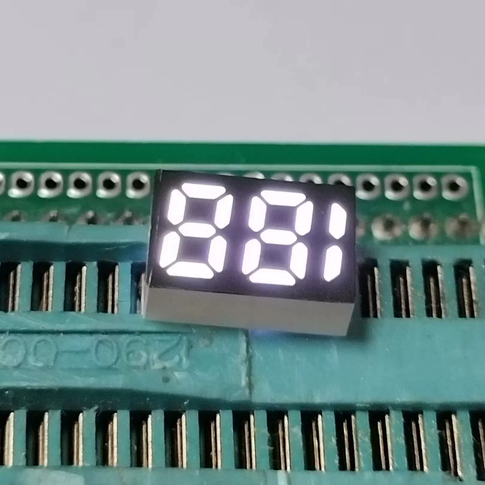0.25英寸两位半数码管  单排5脚高亮白光上脚位移动电源LED数码屏