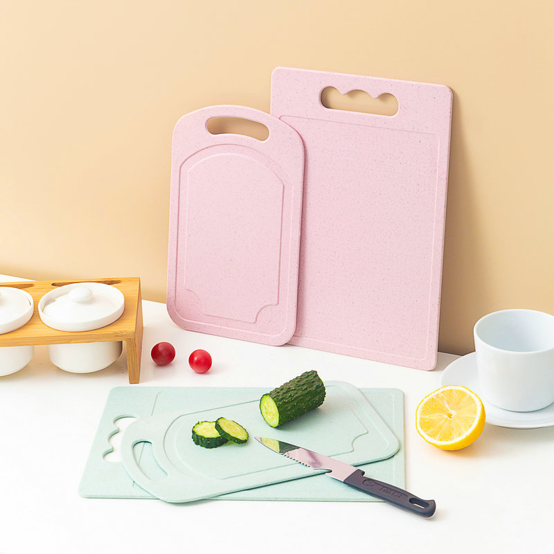 Tabla de cortar de plástico de Yiwu tabla de cortar al por mayor tabla de cortar de doble cara tabla de cortar de frutas creativa fideos enrollados tabla de cortar de cuchillos domésticos