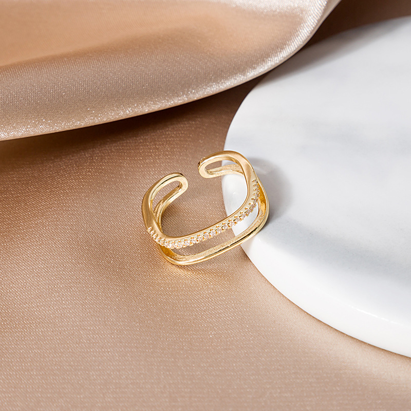 Geometric square elegant retro ring with zircon