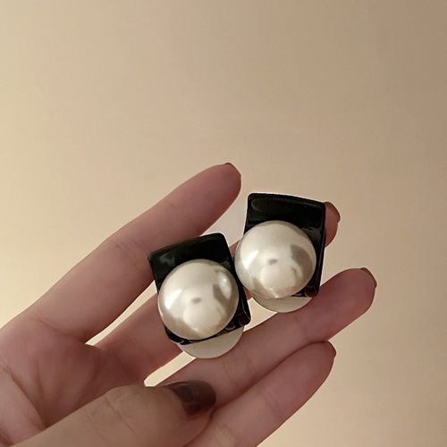French retro small fragrant pearl small clip light luxury temperament niche design bangs clip simple side clip hair accessory
