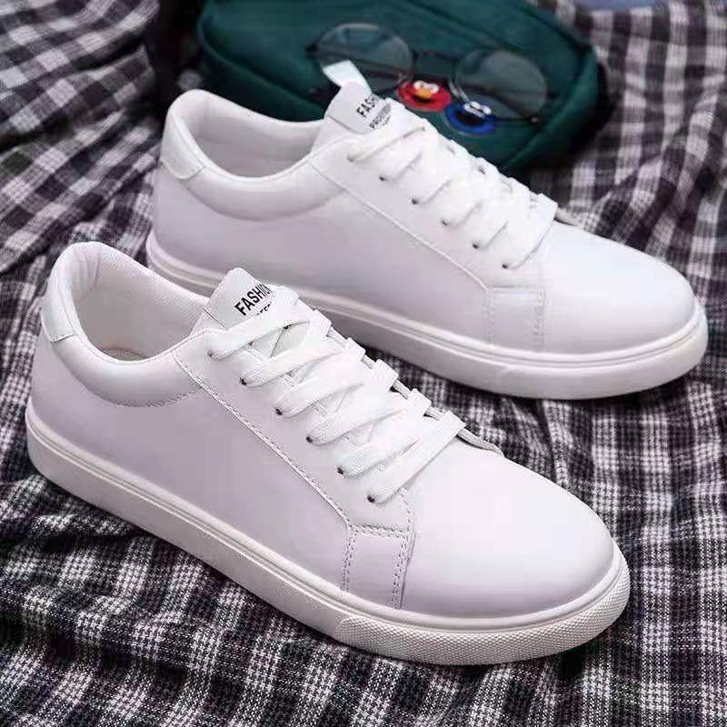 Zapatos blancos para hombres coreanos de moda universal zapatos de skate de otoño 2025 nuevo cuero impermeable zapatos de estudiantes de suela suave hombre