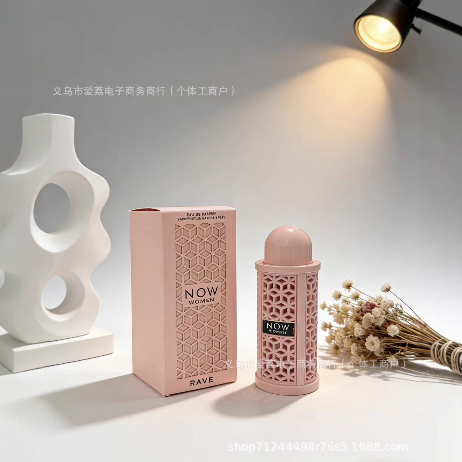 El nuevo estándar explosivo lattafa100ml perfume para hombres árabes de Oriente Medio deja fragancia y comercio exterior duradero al por mayor