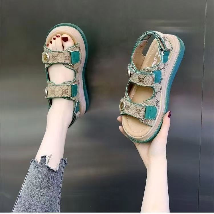 Zapatos de marca de código roto sandalias de viento fragrantes para mujeres 2026 verano nuevo antideslizante suave sandalias de playa casuales romanas