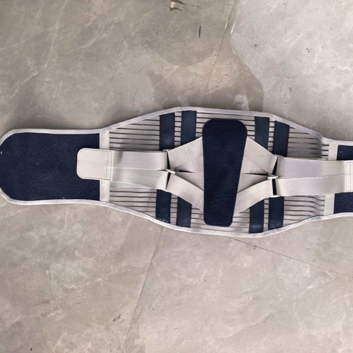 New heat-pressed lumbar support belt, sports lumbar support, widened breathable straps, steel plate support and adjustable fixing straps.