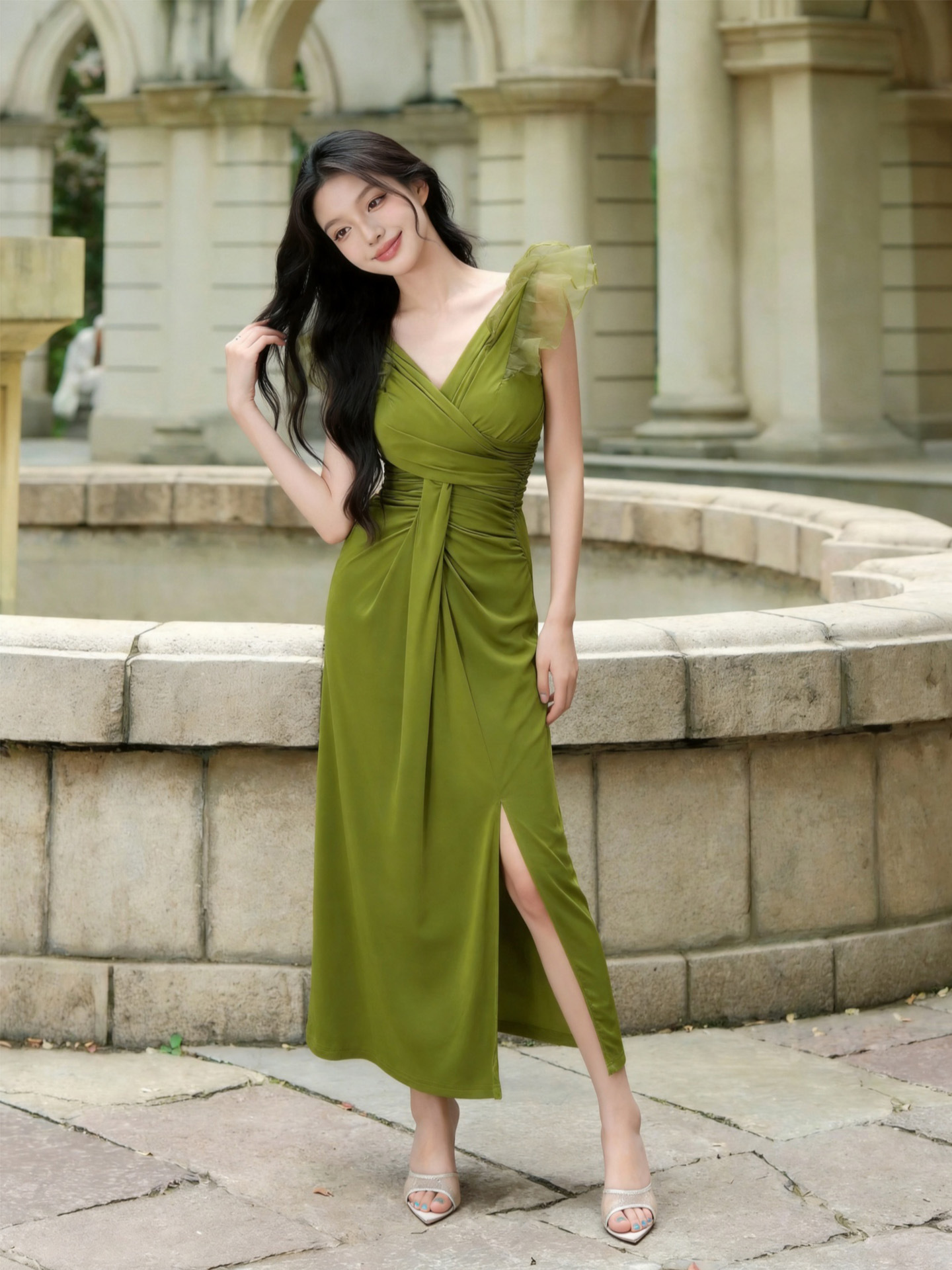 Váy suông midi cổ chữ V tay ngắn thiết kế lá sen xẻ tà — Xanh lá cây Matcha