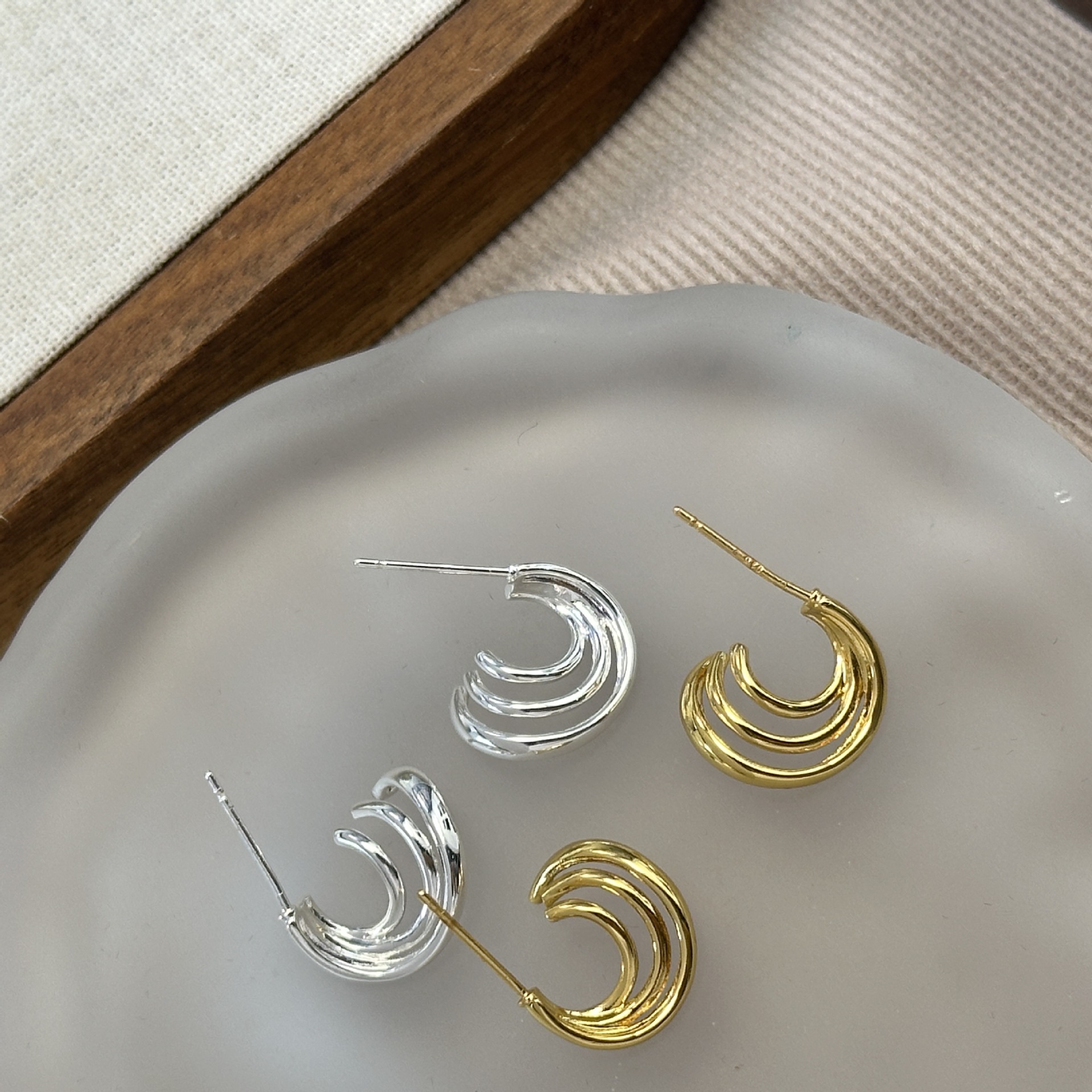 Unique Design Twisted Multi-Line C Hoop Earrings for Women Simple Personality Fashion Temperament Trendy Versatile Earrings Accessories