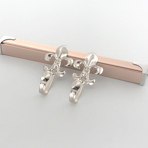 Manufacturer wholesale simple European iron flower hook curtain hook curtain accessories bedroom coat hook metal curtain wall hook