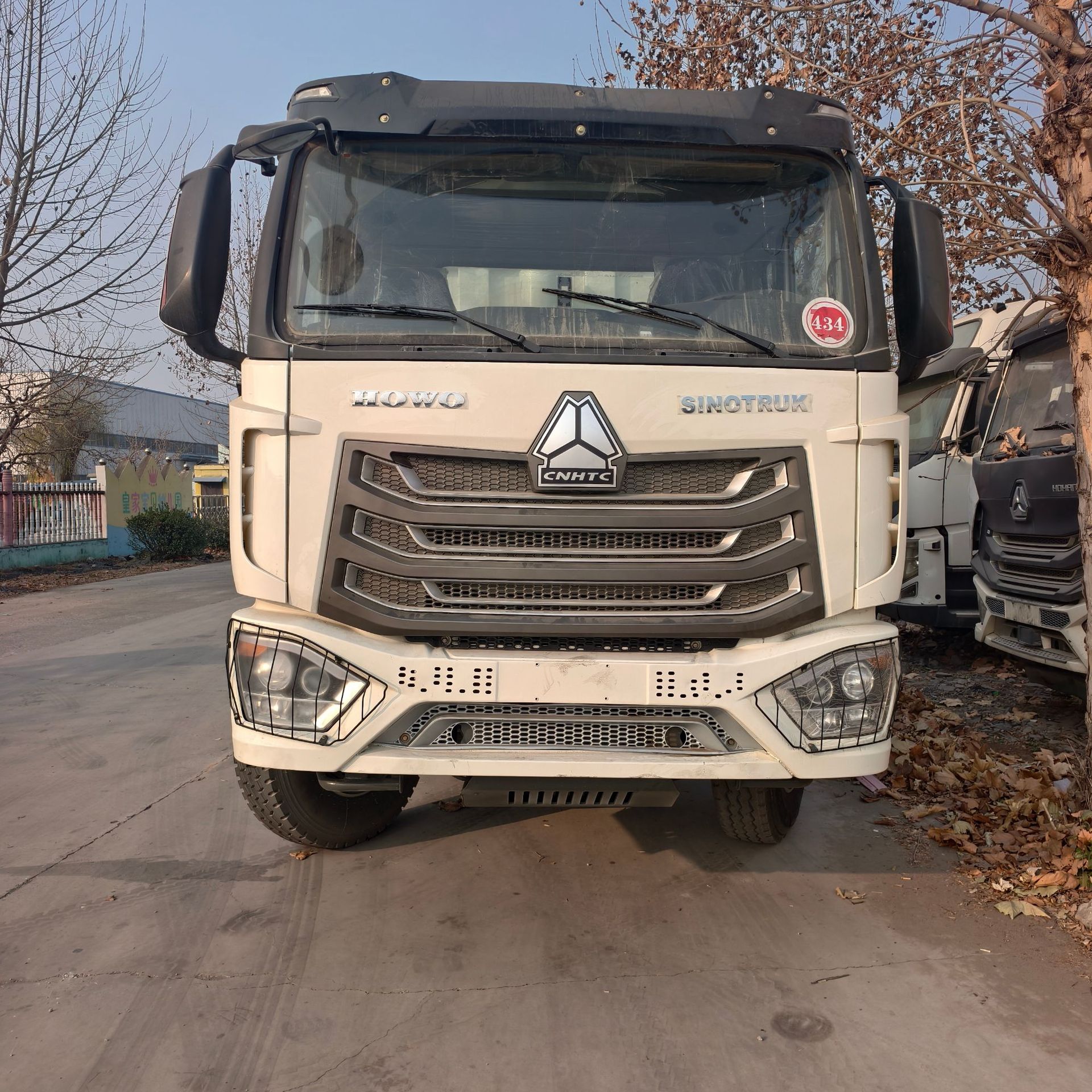 Cross-Border Export of Howo Nx6X4 Dump Trucks, 375 Horsepower, 371 Horsepower, Tipper Trucks, and Earthmoving Trucks Exported to the Middle East