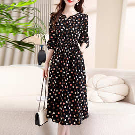 2025秋季高端女装妈妈装连衣裙阔太太V领波点收腰显瘦雪纺大摆裙