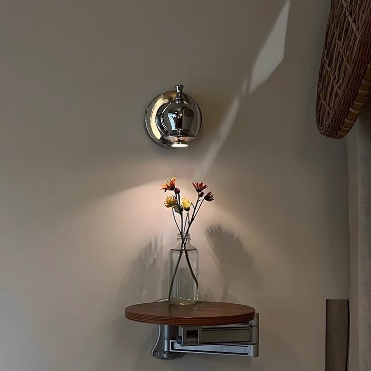 Dormitorio luces apagadas atmósfera estudio Bauhaus estilo antiguo casa retro café café sala de entrada lámpara de pared habitación medieval