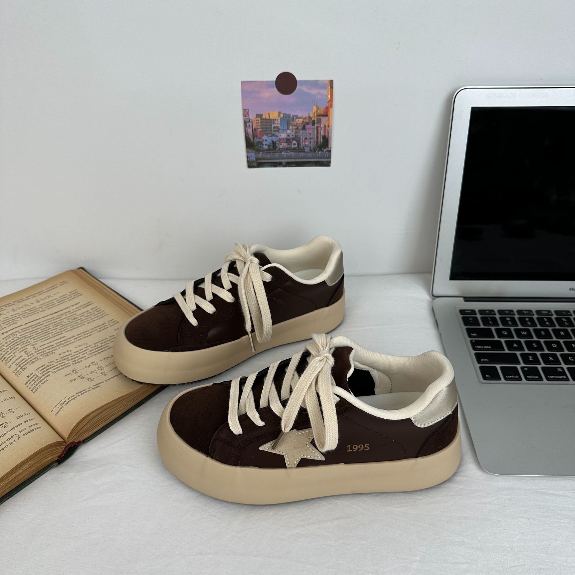 Zapatillas de deporte de mujer de plataforma de estrella, zapatos blancos pequeños, 2024 nuevas zapatillas deportivas de otoño para estudiantes, ligeras y versátiles, casuales 6595