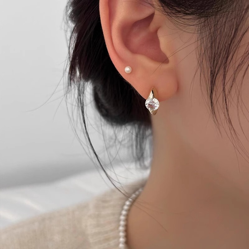 Korean Version 925 Silver Needle Zircon Earrings Exquisite Simple Elegant High-End Versatile Ins Style Earrings Korean Version 925 Silver Needle Zircon Earrings Exquisite Simple Elegant High-End Versatile Ins Style Earrings