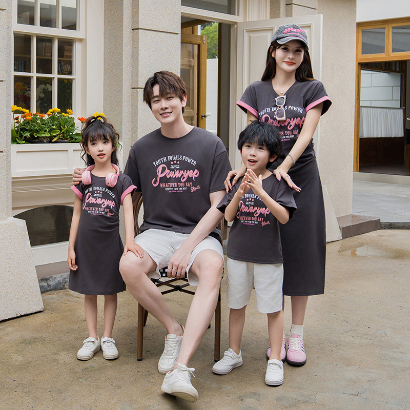 Korean-Style Family Matching Outfits for a Family of Three, High-End Trendy Summer Short-Sleeve T-Shirts, Family Travel Mother-Daughter Dresses