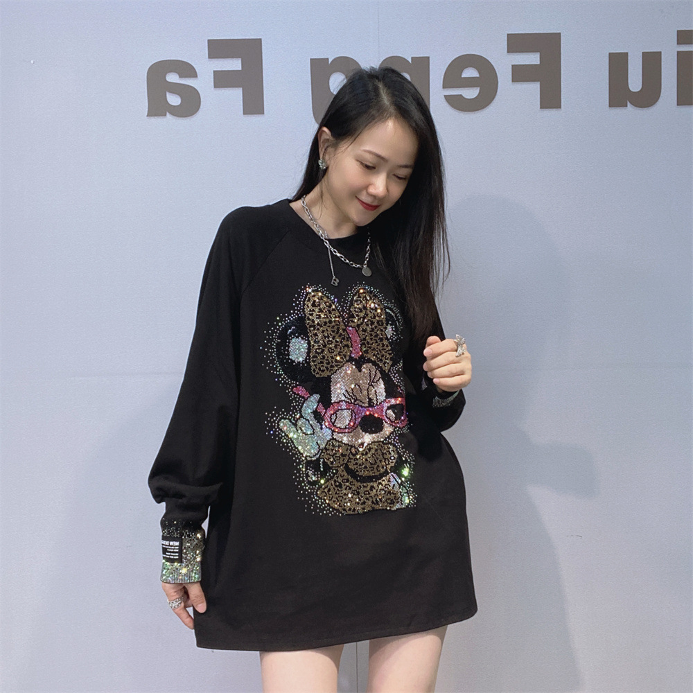 Ropa de mujer de comercio exterior Europea y estadounidense relajada con camisetas en el interior, ropa de mujer de otoño e invierno, chaqueta de manga larga y talla grande con hombros y ropa de fondo.