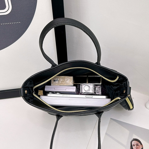 Wholesale Korean-style women's small crossbody patchwork fashionable bag 2025 new spring casual shoulder crossbody handbag