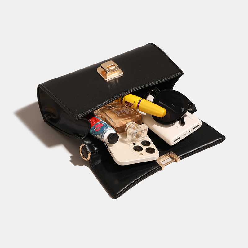 Hong Kong Style Retro Minimalist Baguette Underarm Bag 2025 New Niche Design Luxury Single Shoulder Crossbody Bag - Thumbnail 4